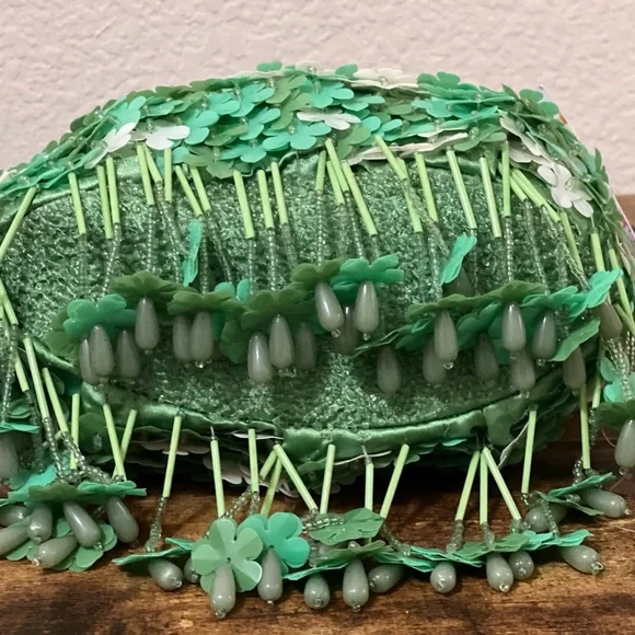 Floral Beaded Green and White Bag 🌿 - Picture 12 of 12